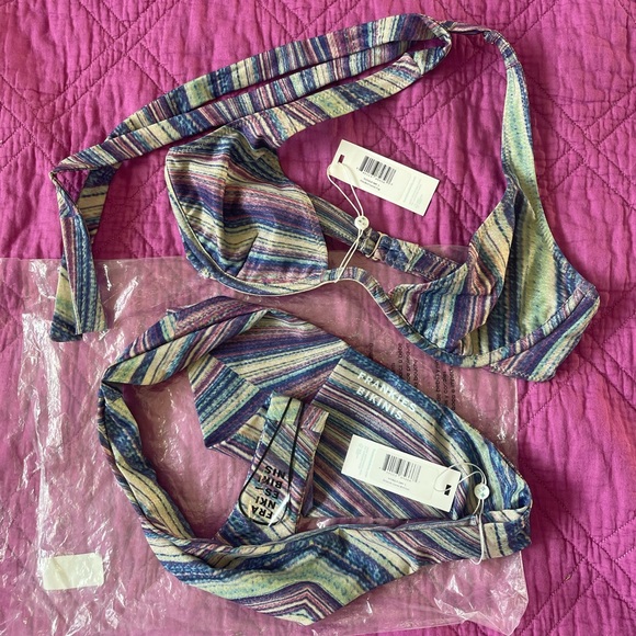 FRANKIES BIKINIS X HAILEE STEINFELD BIKINI SET - Picture 4 of 7